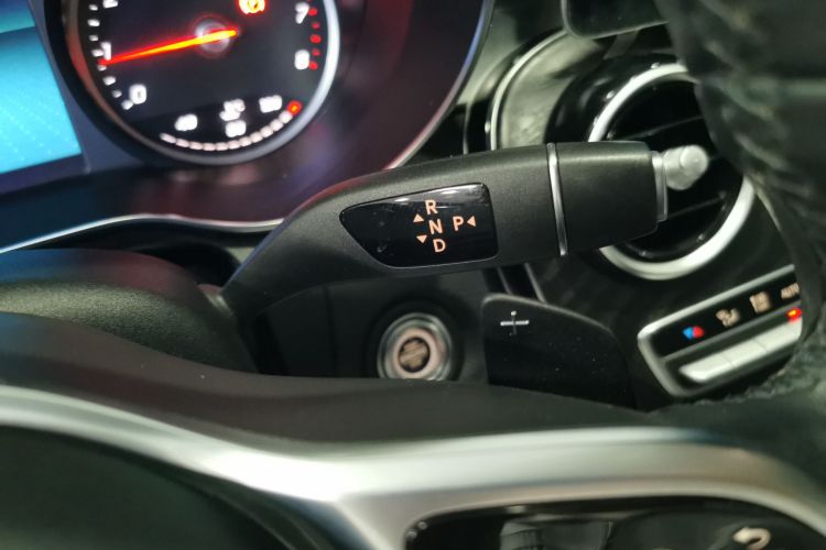 奔驰C级 2019款 C 180 L 时尚型运动版中控内饰18