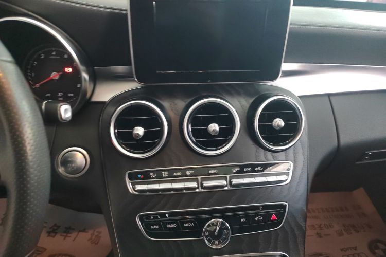 奔驰C级 2017款 改款 C 200 L 运动版中控内饰16