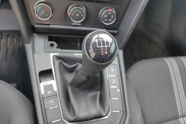 大众 凌渡 2017款 230TSI 手动风尚版中控内饰18