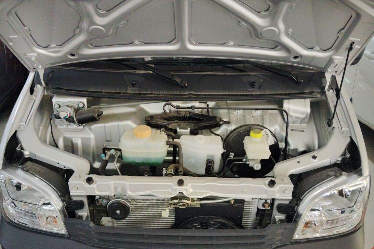 五菱汽车 五菱之光 2023款 1.5L 实用型 5/7座机舱底盘24