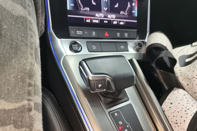 奥迪A6L 2020款 40 TFSI 豪华动感型中控内饰18