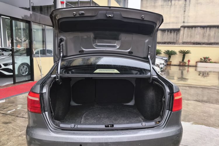 大众 朗逸 2013款 改款经典 1.6L 手动舒适版机舱底盘23