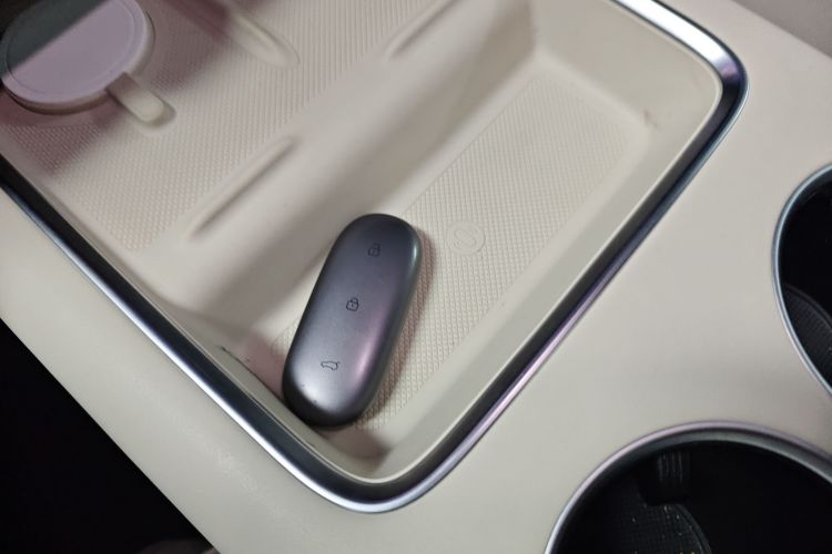 理想汽车 理想L8 2023款 Max中控内饰7001