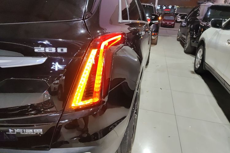 凯迪拉克XT5 2020款 28T 豪华型车身外观9