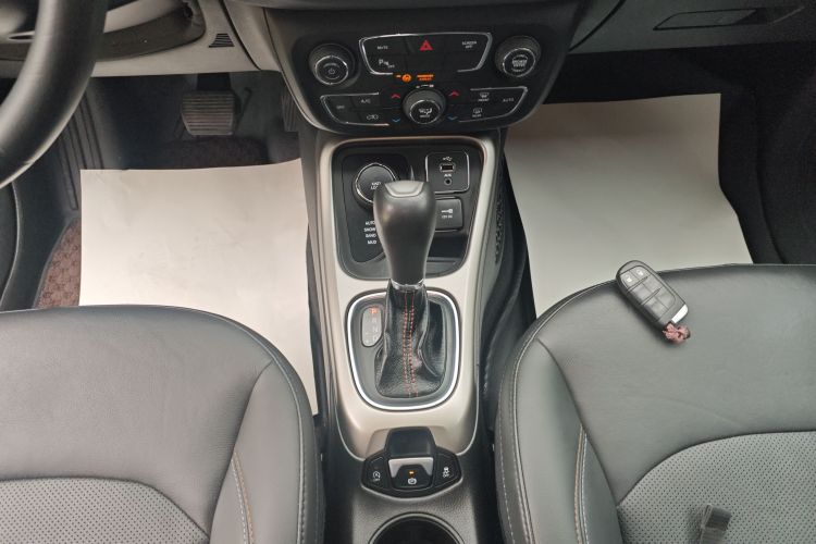 Jeep 指南者 2019款 200T 自动家享四驱-互联大屏版局部细节18