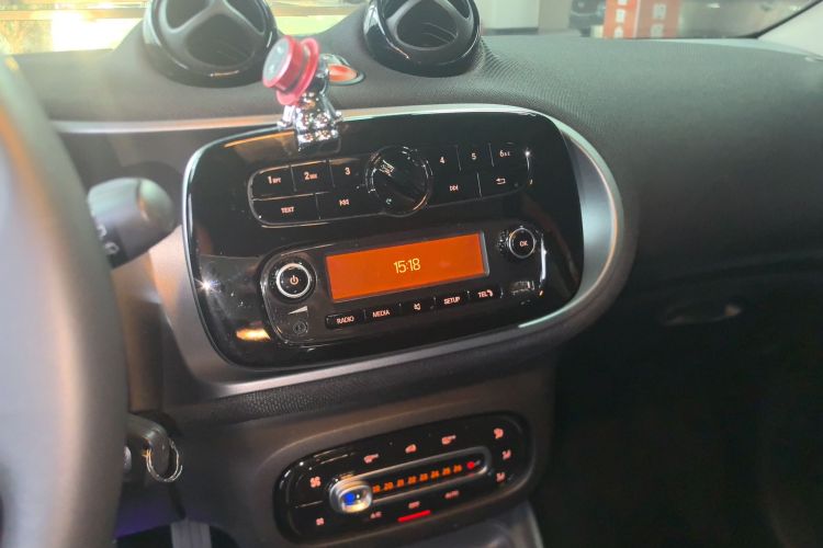 smart forfour 2018款 1.0L 52千瓦激情版局部细节16