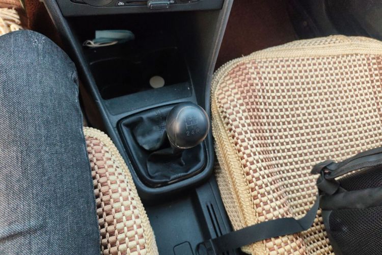 大众 桑塔纳 2015款 1.4L 手动风尚版中控内饰18