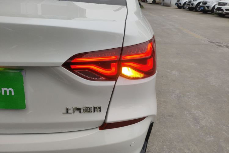 雪佛兰 科鲁泽 2024款 1.5L 双离合乐享版车身外观9