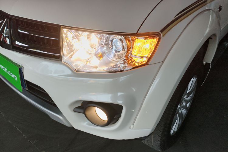 三菱 帕杰罗·劲畅 2013款 3.0L 自动两驱豪华版局部细节36