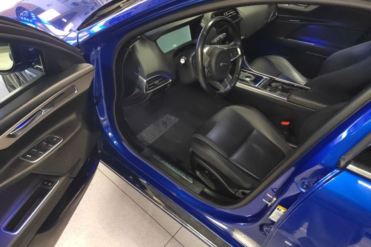 捷豹XEL 2018款 2.0T 250PS 奢华版中控内饰20