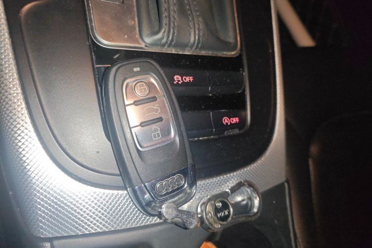 奥迪A4L 2015款 35 TFSI 自动标准型中控内饰7001