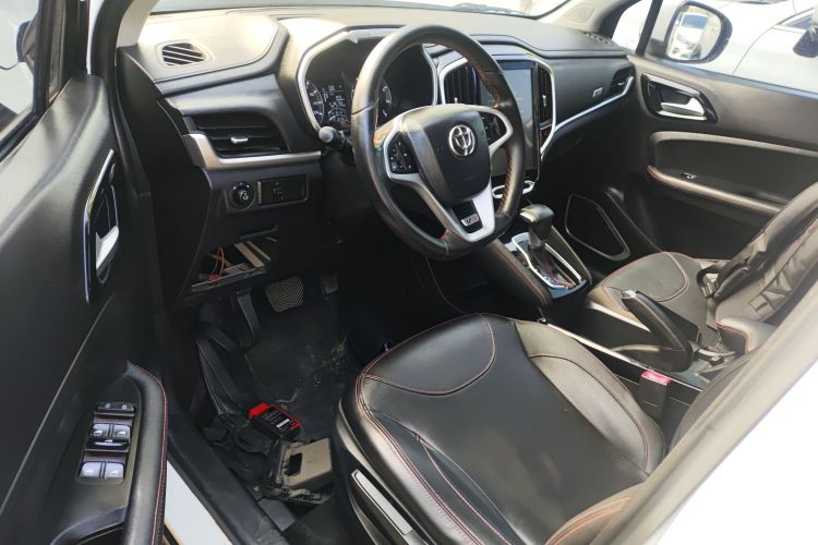 中华V3 2017款 1.5L 自动精英型中控内饰7003