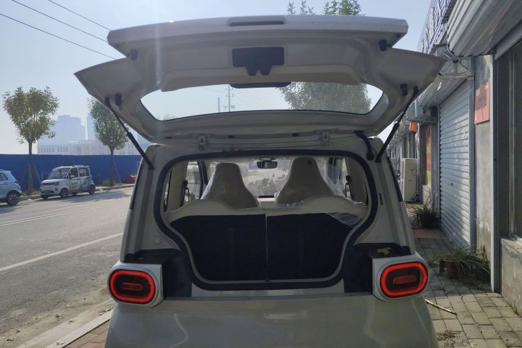 五菱汽车 宏光MINIEV 2024款 第三代 215km 青春版机舱底盘23