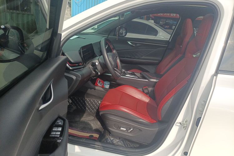 北京汽车 魔方 2022款 1.5T DCT铂金版中控内饰7003