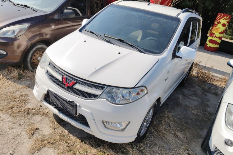 五菱汽车 五菱宏光 2016款 1.5L 改款S舒适型车身外观1