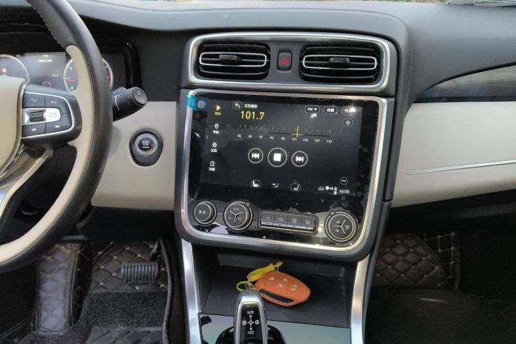 领克01 2017款 2.0T 两驱耀Pro版中控内饰16