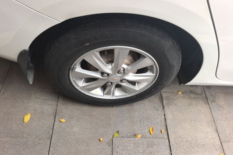 雪佛兰 2015款 赛欧3 1.5L 手动理想天窗版车身外观6008