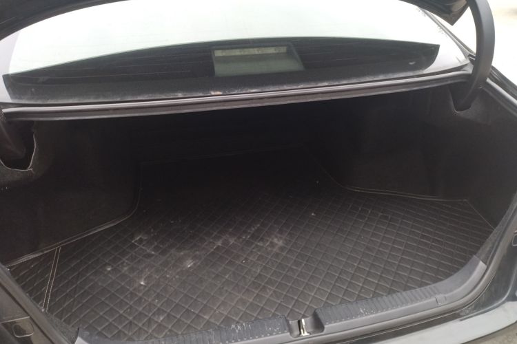 丰田 锐志 2013款 2.5V 菁锐版机舱底盘23