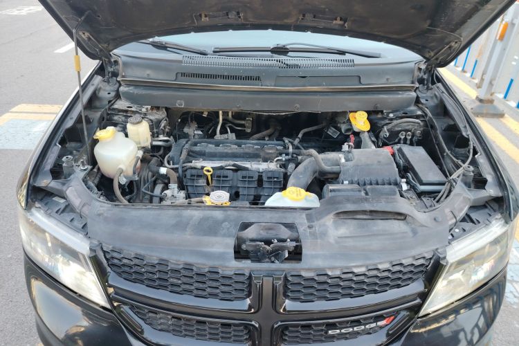 道奇 酷威 2016款 2.4L 两驱旅行版机舱底盘24