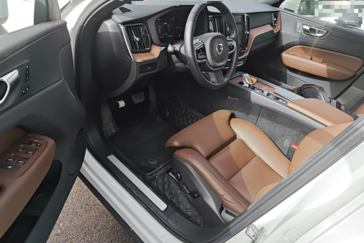 沃尔沃XC60 2025款 B5 四驱智远豪华版中控内饰20