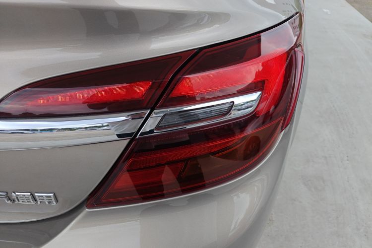 别克 君威 2015款 1.6T 领先技术型车身外观9