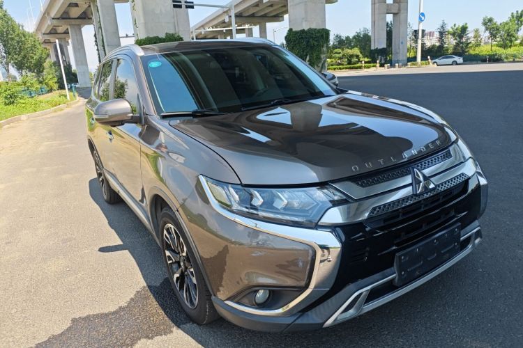 三菱 欧蓝德 2020款 2.4L 四驱致享版 7座车身外观6002