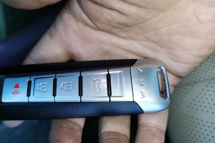 魏牌 拿铁DHT 2022款 1.5T DHT大杯中控内饰7001