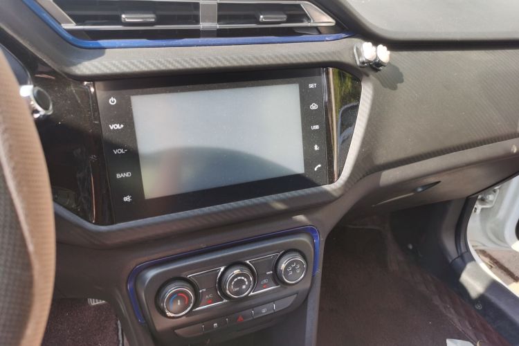 奇瑞 瑞虎3X 2017款 1.5L 自动时尚版中控内饰16