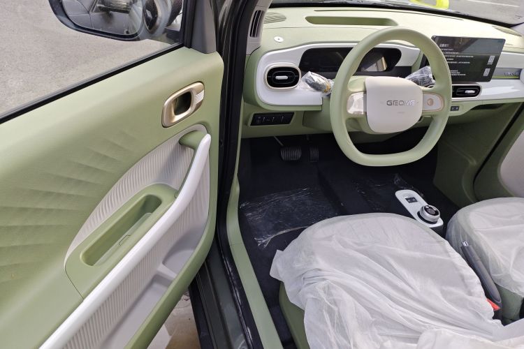 吉利银河 2025款 210km 熊猫骑士中控内饰20