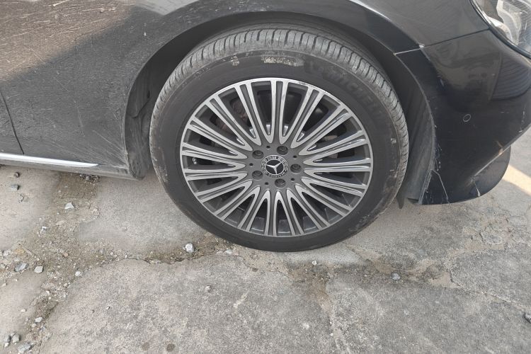 奔驰E级 2020款 改款 E 300 L 殊享版车身外观10