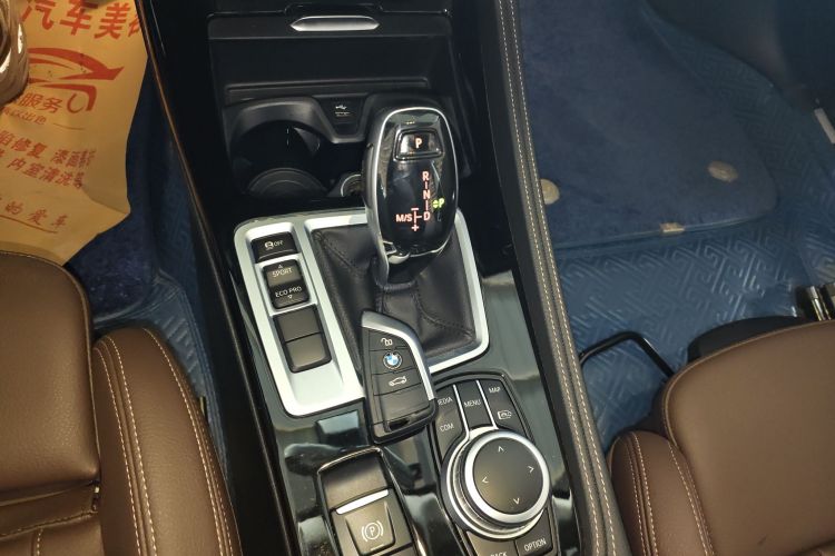 宝马1系 2021款 改款 125i M运动曜夜版局部细节18