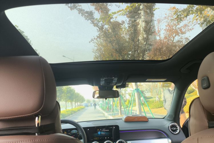 奔驰GLB 2022款 改款二 GLB 200 时尚型局部细节22