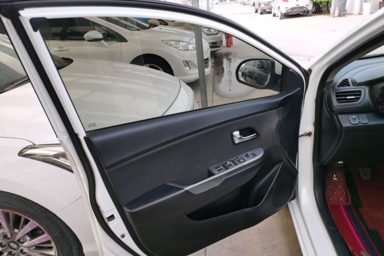 起亚K2 2015款 三厢 1.4L MT GLS中控内饰7007