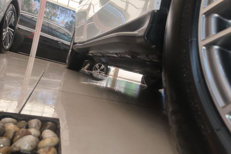 奔驰GLC 2023款 GLC 300 L 4MATIC 动感型 5座局部细节9001