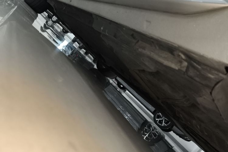 奥迪A4L 2018款 30周年年型 45 TFSI quattro 个性运动版机舱底盘30