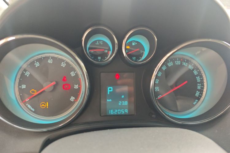 别克 英朗 2014款 XT 1.6L 自动时尚版中控内饰14