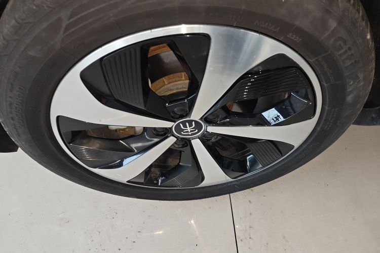 比亚迪 宋PLUS新能源 2021款 DM-i 51KM 尊荣型车身外观6007