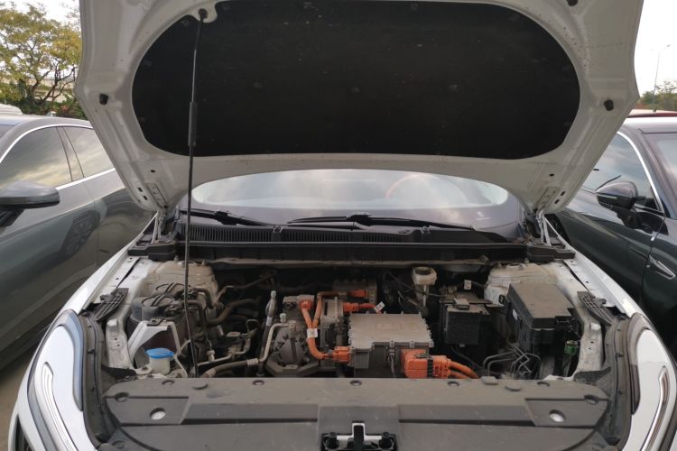 红旗E-QM5 2022款 431km 充电乐享版机舱底盘24