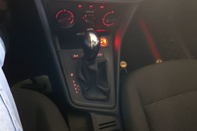 大众 朗逸 2017款 1.6L 自动风尚版中控内饰18