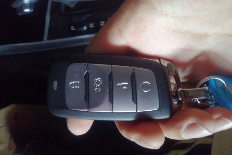 长安CS95 2019款 2.0T 两驱豪华型中控内饰7001