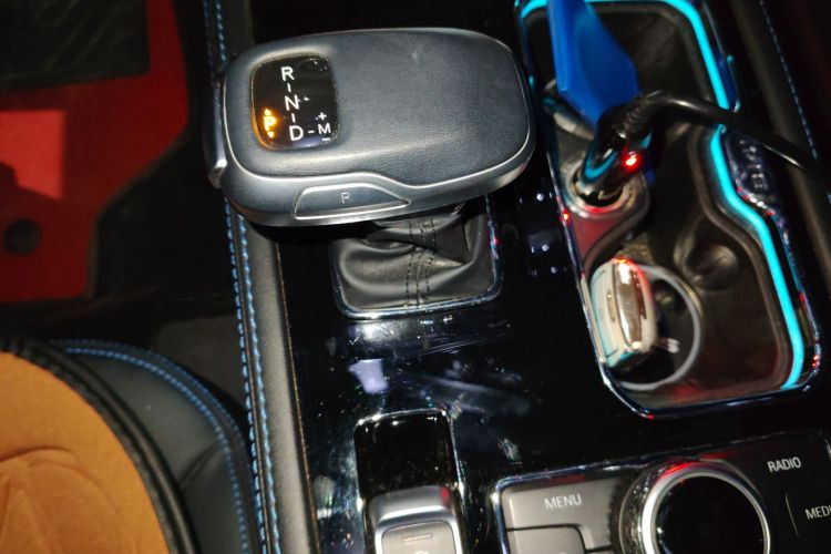 北京越野 北京BJ40 2023款 2.0T 自动四驱城市猎人版侠客型中控内饰18