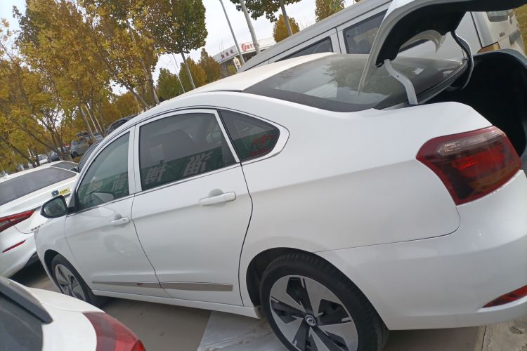 东风风神E70 2023款 500 智行版 磷酸铁锂 48.6kWh 110kW车身外观4