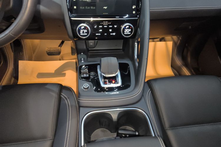 捷豹E-PACE 2024款 青春运动版 R-DYNAMIC局部细节18