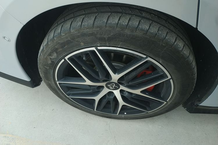 比亚迪 汉L 2025款 EV 四驱激光雷达旗舰型车身外观6008