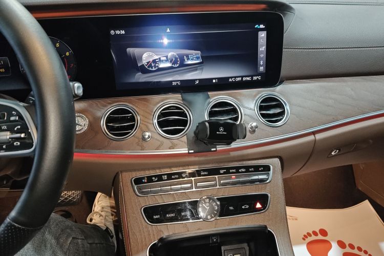 奔驰E级 2020款 E 260 L中控内饰16