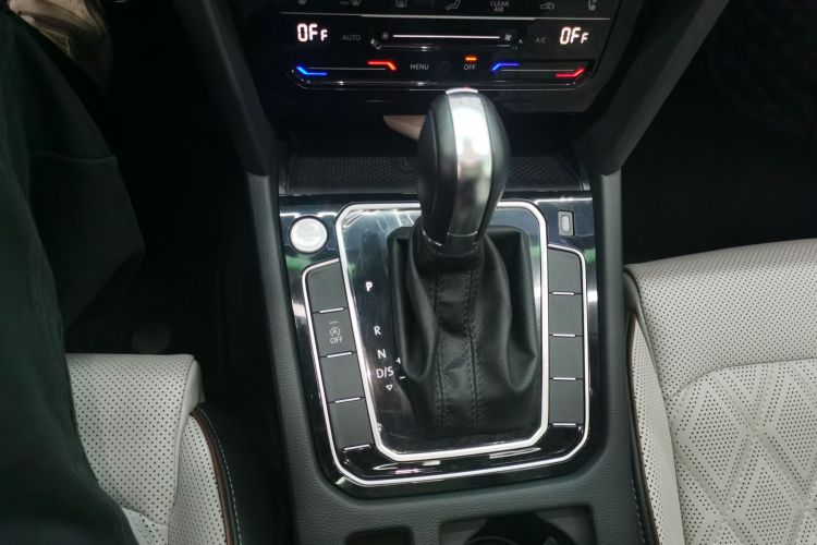 大众 迈腾 2023款 200万辆纪念版 380TSI DSG旗舰型中控内饰18