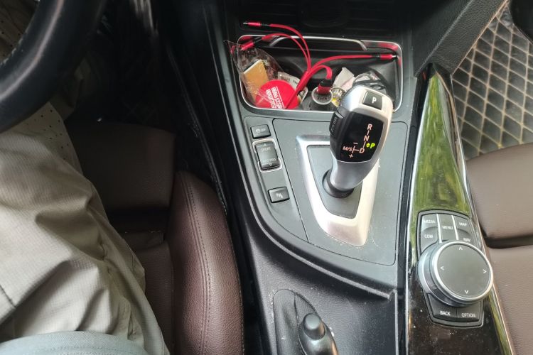 宝马3系 2019款 320Li 时尚型中控内饰18