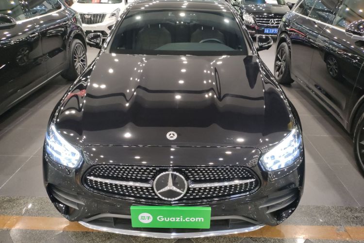 奔驰E级 2023款 改款 E 300 L 运动时尚型车身外观2