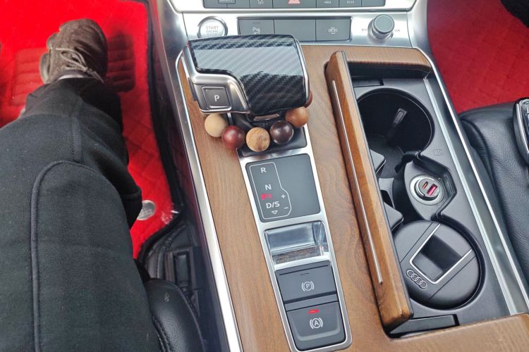 奥迪A6L 2019款 45 TFSI quattro 臻选致雅型中控内饰18