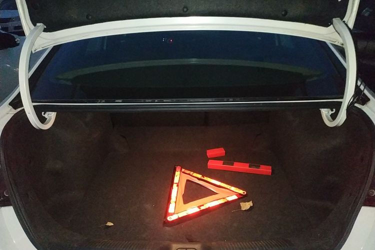 菲亚特 菲翔 2015款 1.4T 自动跃享版机舱底盘23